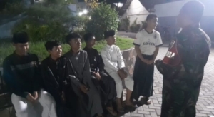 ‎Patroli Kongkow Babinsa di Aikmel, Warga Diajak Jaga Ketertiban Desa