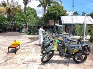 Rayakan Tumpek Landep, Puluhan Kendaraan Operasional Koramil Nusa Penida Diupacarai