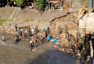 Kolaborasi TNI, Pemkot, dan Warga: Pulihkan Lingkungan Pasca Banjir di Kali Taman Pancing
