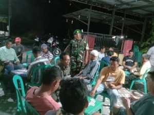 Wujud Sinergitas, Babinsa dan Polsek Seteluk Rutin Patroli Malam