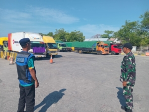 Sertu Abdurahman Pastikan Aktivitas di Pelabuhan Poto Tano Aman dan Lancar