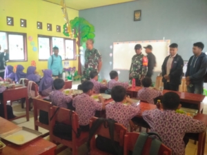 Kodim 1628/KSB Hadirkan Kepedulian Nyata, Dandim Pimpin Simulasi MSG di Sekolah Dasar