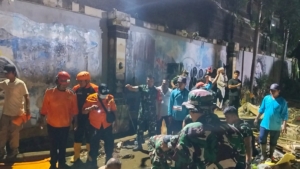 Danrem 163/Wira Satya Bersama Dandim 1611/Badung Kawal Evakuasi Jenazah Pasca Banjir di Denpasar