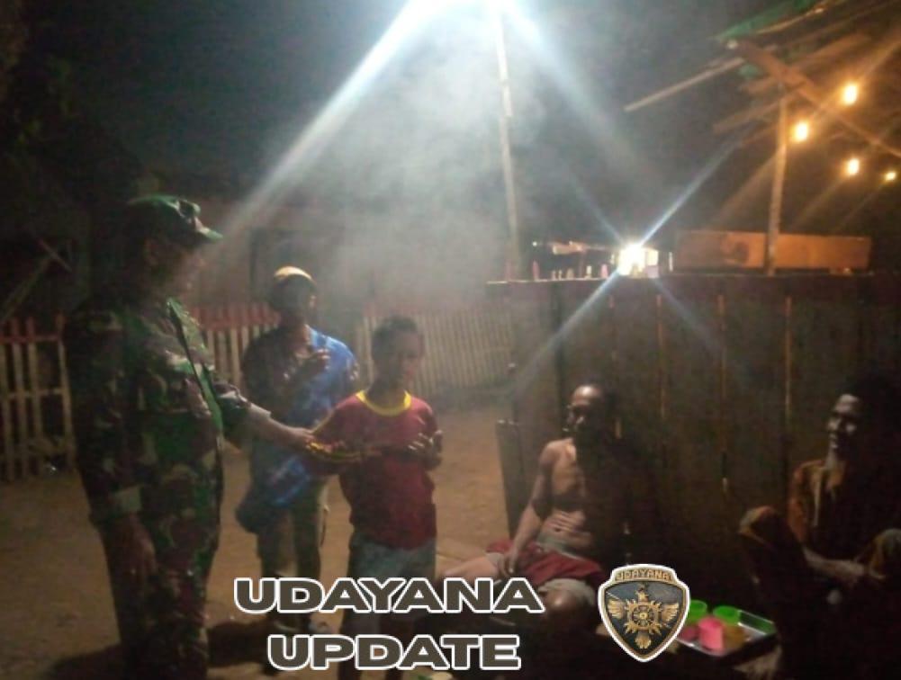 Ronda Malam dan Kongkow Bareng, Babinsa Ajak Warga Waspadai Bahaya Negatif