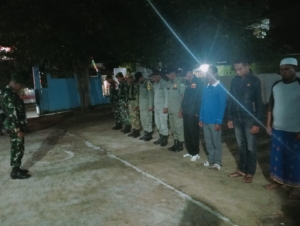 Tim Patroli Koramil dan Linmas Berikan Himbauan Cegah Perilaku Negatif di Ambalawi