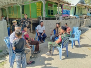 Wujudkan Lingkungan Harmonis, Babinsa dan Bhabinkamtibmas Gelar Komsos di Jorok Daki