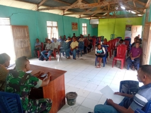 Sinergi Babinsa dan Warga Wujudkan Pembangunan Desa Teba Timur