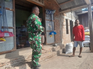 Dekatkan Diri dengan Masyarakat, Babinsa Ende Gelar Monitoring Wilayah di Desa Niopanda