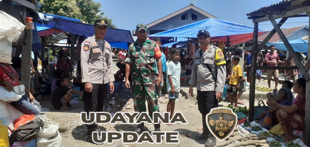 Kehadiran Babinsa Wujudkan Rasa Aman di Pasar Mingguan