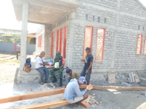 Babinsa Ende Gelar Monitoring dan Komsos di Desa Wolomasi, Detusoko