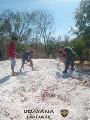 Karya Bhakti Babinsa Serka Silvester Berek, Wujud Nyata Kedekatan TNI dengan Rakyat