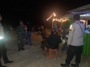 Patroli Malam Gabungan di Desa Pasir Putih Ciptakan Suasana Aman dan Kondusif