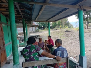 Tingkatkan Kepedulian, Babinsa Koramil 1618-04/Bisel Lakukan Anjangsana dan Penyuluhan di Insana