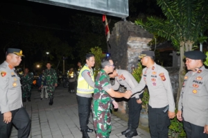 Pangdam IX/Udayana dan Kapolda Bali Pimpin Patroli Gabungan TNI–Polri, Pastikan Bali Tetap Kondusif