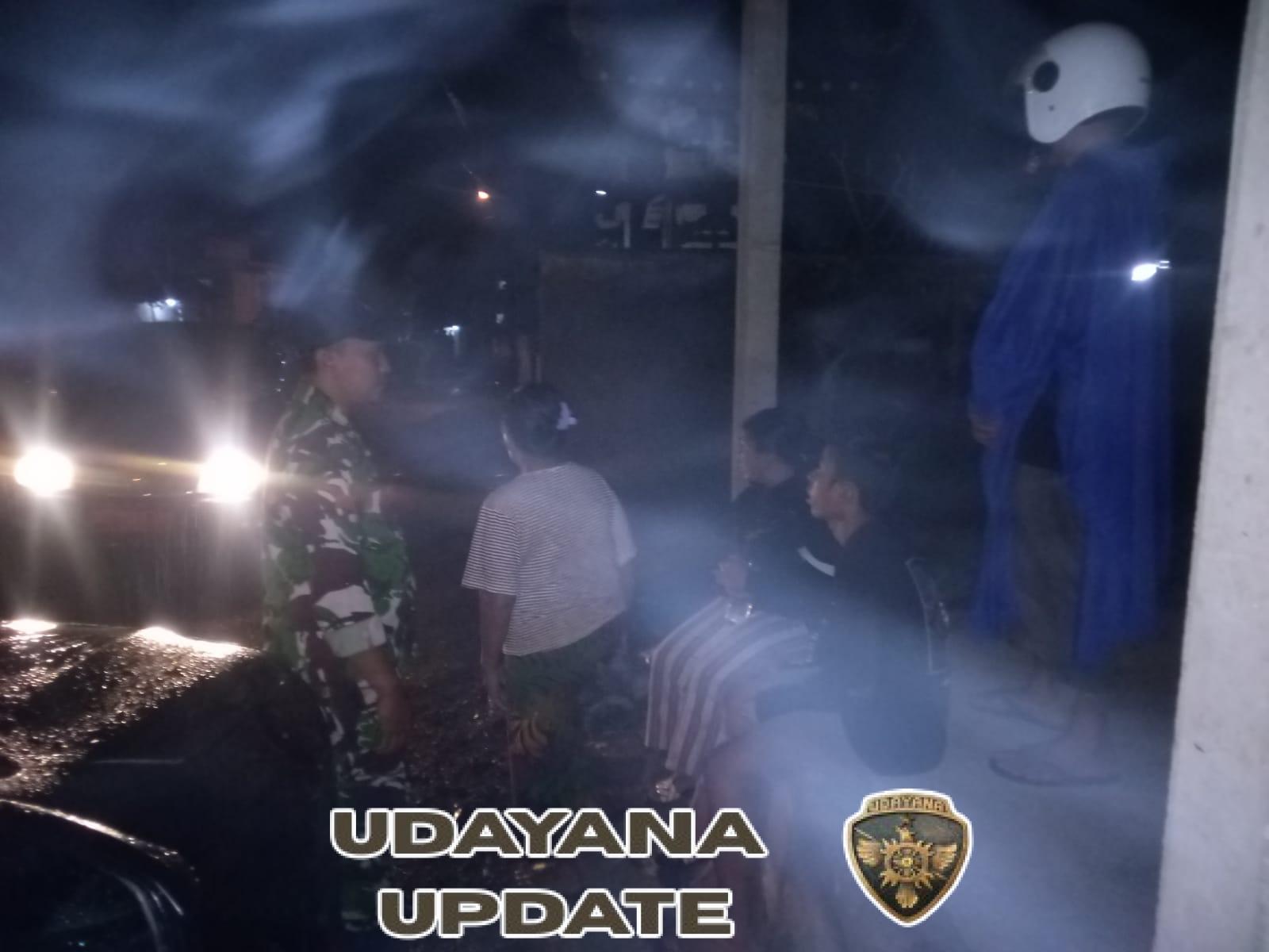 Babinsa Tegak Damping Dinsos Dan Satpol PP Kabupaten Klungkung Evakuasi ODGJ