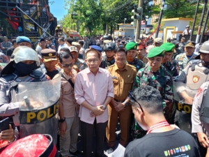 Aksi Demo di Lotim Memanas, Dandim 1615 Ambil Kendali Pengamanan