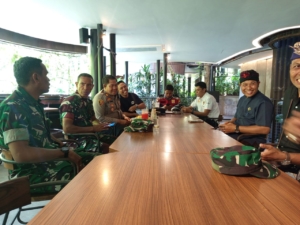 Danramil Tegallalang Bersama Forkopimcam Monitor Situasi Kamtibmas di Wilayah Binaan