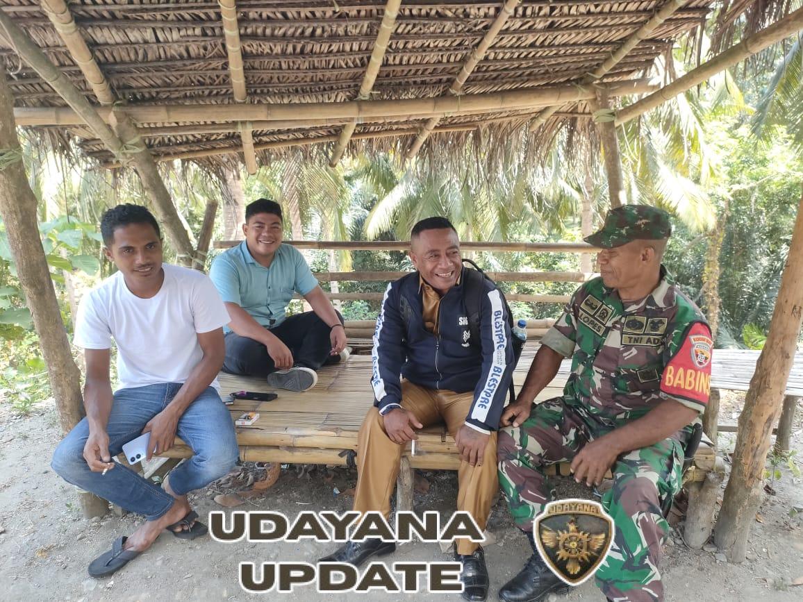 Kodim 1602/Ende: Babinsa Bersama Warga Pantau Kondisi Wilayah Binaan di Nangapanda