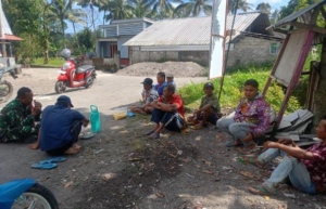Komsos di Dusun Masjid Baqik, Babinsa Ingatkan Warga Jaga Kekompakan dan Kondusifitas