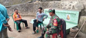 Tingkatkan Kepekaan Wilayah, Babinsa Kodim 1602/Ende Gelar Patroli dan Komunikasi Sosial