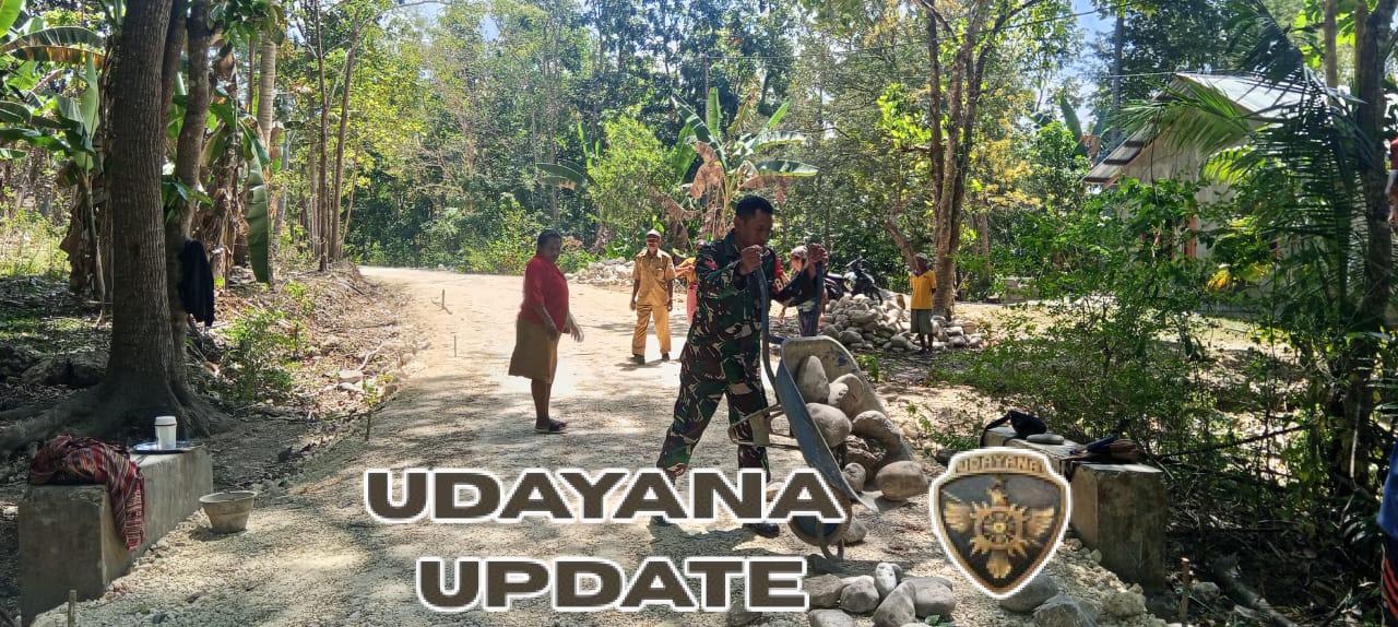 Cegah Longsor, Babinsa Kodim 1621 TTS Gotong Royong Bangun TPT (Tembok Penahan Tanah)