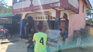 Babinsa Koramil 1602-04/Maurole Gelar Komsos dan Pamwil di Wilayah Binaan