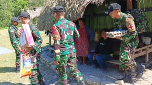 Berbagi Berkah, Pos Haslot Satgas Yonif 741/GN Berikan Bantuan Sembako kepada Masyarakat Lansia
