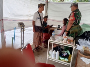 Wujud Kepedulian TNI, Babinsa Sumita Kawal Kegiatan Cek Kesehatan Rutin