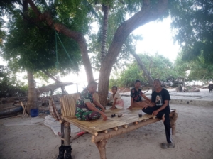 Sertu Anwar Abdullah Pantau Wilayah dan Jalin Silaturahmi dengan Warga