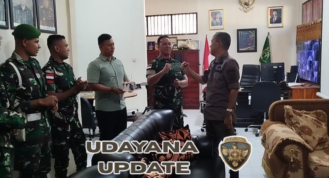 Dandim 1627/Rote Ndao Beri Kejutan HUT ke-80 Kejaksaan RI di Kejari Rote Ndao