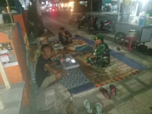 Babinsa Koramil 1628-01/Taliwang Intensifkan Patroli Malam Demi Kamtibmas