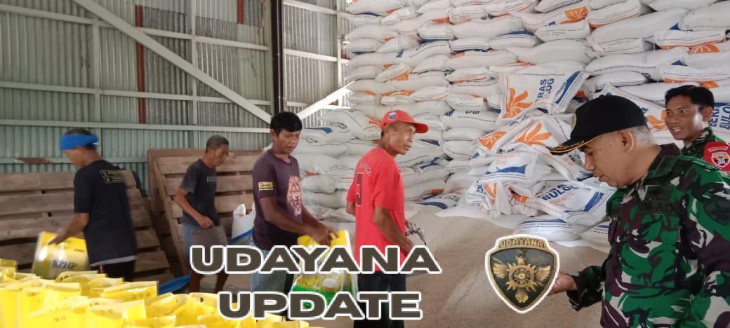Turun Gunung, Danramil Banjarangkan Lakukan Pengawasan Langsung Pengepakan Beras SPHP