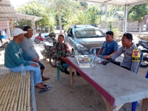 Babinsa dan Bhabinkamtibmas Desa Lamunga Ajak Warga Jaga Kondusifitas Wilayah