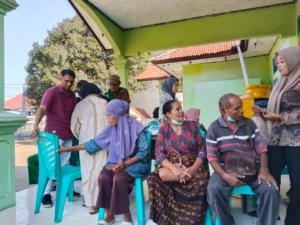 Babinsa Koramil 1602-01/Ende Dekatkan Diri dengan Warga Lewat Komsos Rutin