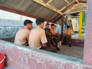 Wujudkan Keamanan Wilayah, Babinsa Koramil Maurole Sambangi Warga Liselande