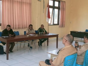 TNI Siap Dukung Pembangunan, Peltu Setyo Wibowo Hadiri Rakor di Aula Kantor Camat Satar Mese Utara