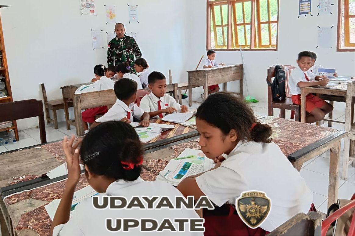 Senyum Ceria Anak-Anak SDN Lanaus Saat Babinsa Mengajar Matematika Gasing