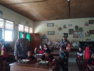 SPPG Gianyar Gelar Program Makan Bergizi, Babinsa Kawal Generasi Sehat dan Cerdas
