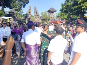Dandim 1616/Gianyar Hadiri Upacara Pelebon Tokoh Puri Saren Kangin Kelodan Ubud