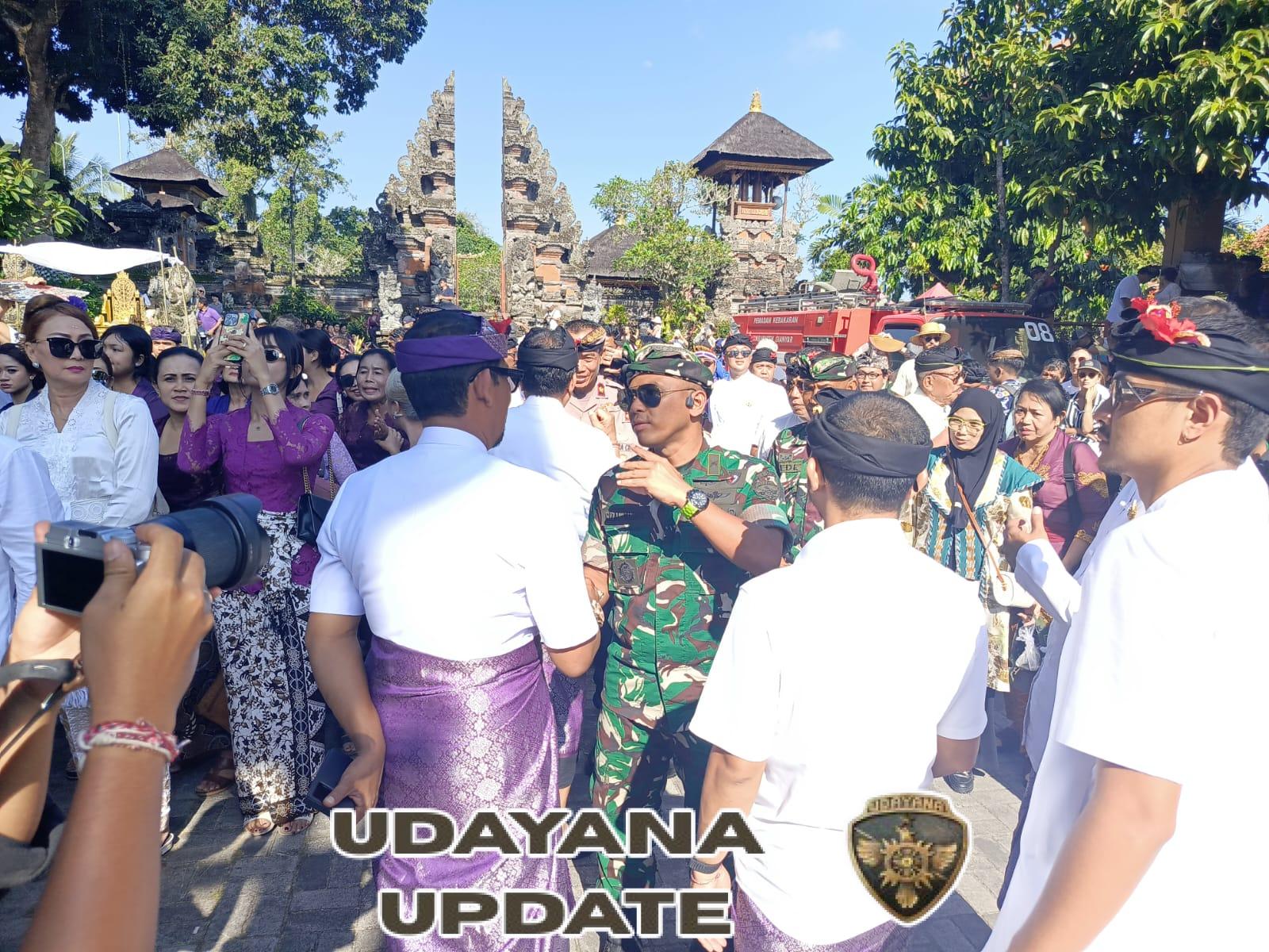 Dandim 1616/Gianyar Hadiri Upacara Pelebon Tokoh Puri Saren Kangin Kelodan Ubud