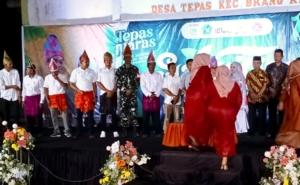 Serda Rusdiansyah Dampingi Perayaan Hari Jadi Desa Tepas di Lapangan Dadara Pitu