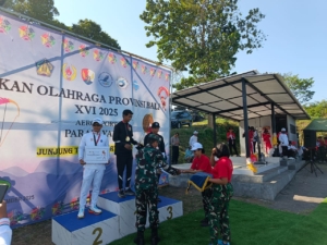 Dukung Prestasi Olahraga, Dandim Klungkung Hadiri Penutupan Kejuaraan Paralayang Porprov Bali 2025