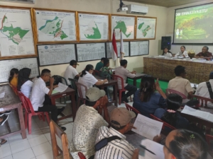 Babinsa 1623-04/Sidemen dukungan pembangunan Desa untuk kemajuan Desa.