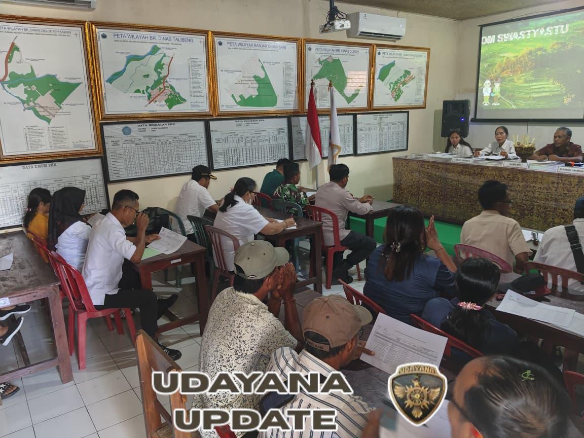 Babinsa 1623-04/Sidemen dukungan pembangunan Desa untuk kemajuan Desa.