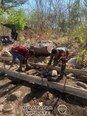 Pengecoran Jalan Setapak, Warga Apresiasi Kehadiran Babinsa di desa Hoder