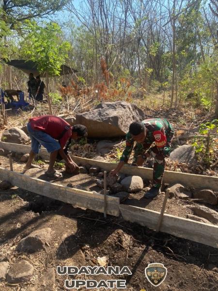 Pengecoran Jalan Setapak, Warga Apresiasi Kehadiran Babinsa di desa Hoder