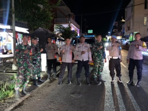 Ciptakan Suasana Kondusif, Babinsa Koramil 1624-02/Adonara Laksanakan Patroli Gabungan