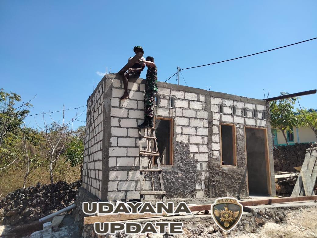 Gotong Royong di Dusun Busalaten: Babinsa Bantu Pembangunan Rumah Warga