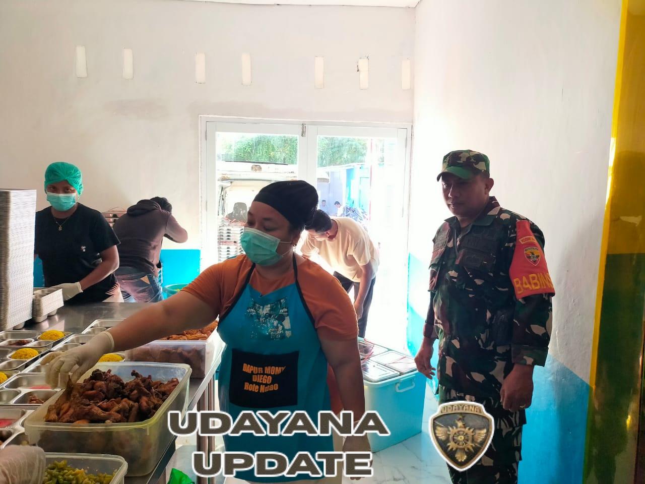 Babinsa TNI Terlibat Langsung dalam Distribusi Makanan Bergizi di Rote Ndao