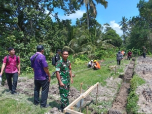 Babinsa Suwat Dampingi Pembangunan TPS3R, Wujudkan Lingkungan Bersih dan Nyaman